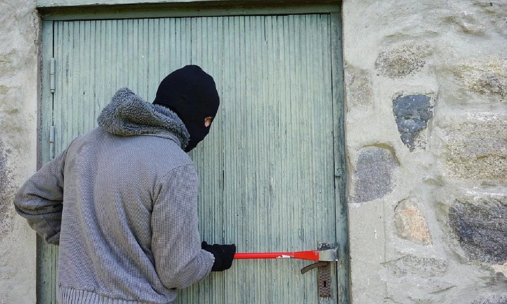 Επιτήδειοι παριστάνουν δημοτικούς υπαλλήλους και "ξαφρίζουν" σπίτια